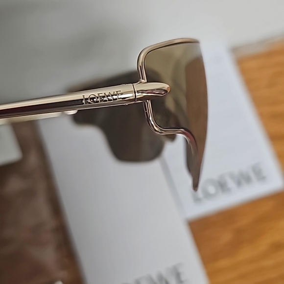 LOEWE 70MM ARCH SUNGLASSES LW40150U IN GOLD/BROWN - Picture 12 of 15